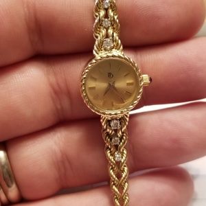14k gold watch. Needs battery
